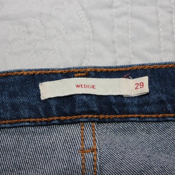 Levi's Women's Premium Wedgie Straight Jeans Button Fly Big "E" Size 29 Med Wash - Picture 5 of 11